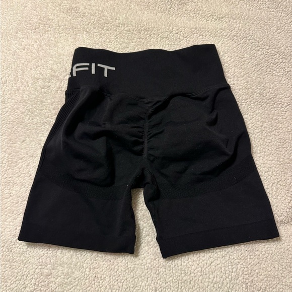 Shefit Seamless Scrunch Bootie High-Rise Bike Workout Shorts Black - Picture 9 of 16